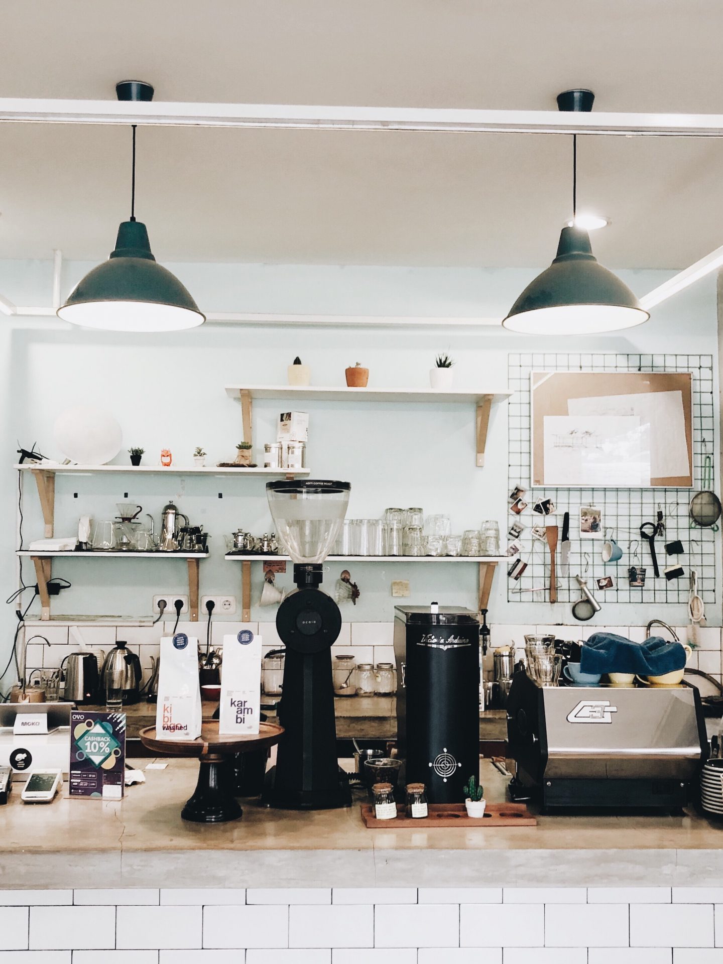 Interim Market: Sentosa\’s Industrial Aesthetic Food Hall